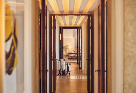 The Lana - Dorchester Collection 객실 내부