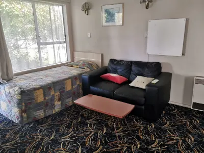 Lincoln Court Motel Các khách sạn gần Muriwai Beach