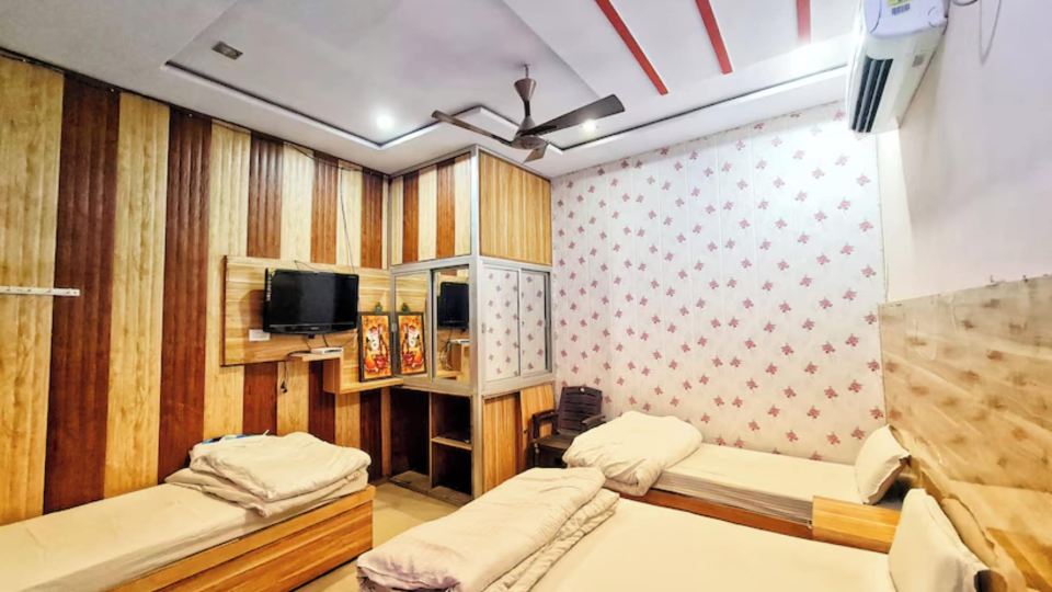 Goroomgo Sangam Palace Mathura