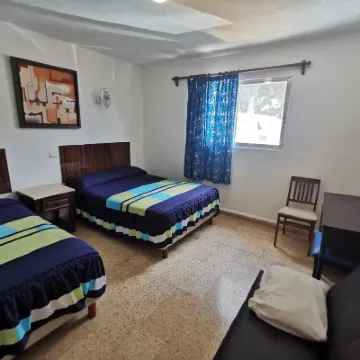 Hotel Las Dalias Inn โรงแรมใกล้สนามบินนานาชาติมานูเอล เกรสเซนซิโอ เรจอน