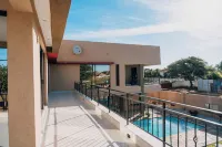 Escapade Lux Boutique Residence - piscina