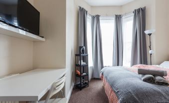 Shirley House Self Catering Guest House, 5 Min Drive to Cruise Ship Terminals and City Centre