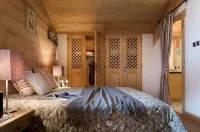 CGH Résidence Boutique le Hameau de Pierre Blanche Hotel dekat Les Gorges de la Diosaz