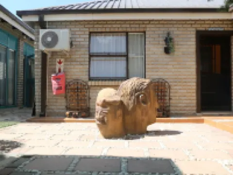 ロバ モナケディ ゲスト ロッジ マフィケングのホテル