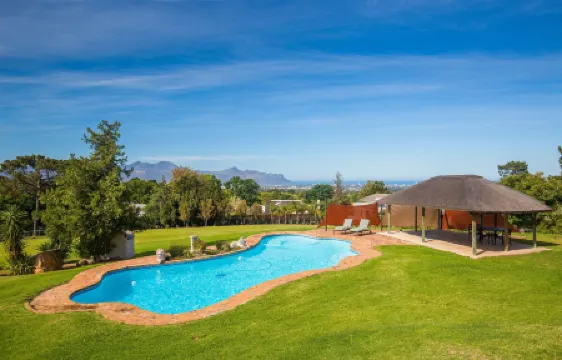 La Felicita Boutique Self Catering Villas Отели рядом с достопримечательностью «Vergelegen Wine Estate»