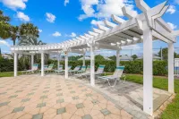 Gulf view!!!  2 Bedrooms & 2 Baths. Bonus includes 2 beach set ups🏝️.