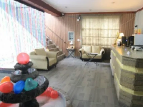 Safari Hotel Mall Road Hotels near Badshahi Mosque