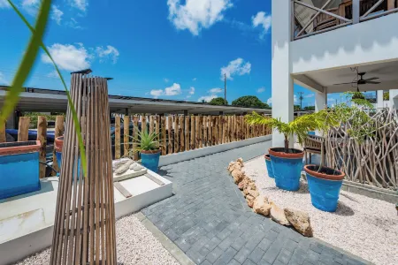 Bloozz Resort Bonaire Отели рядом с достопримечательностью «Pekelmeer, Flamingo Sanctuary»