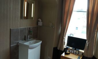 Cairn Hotel
