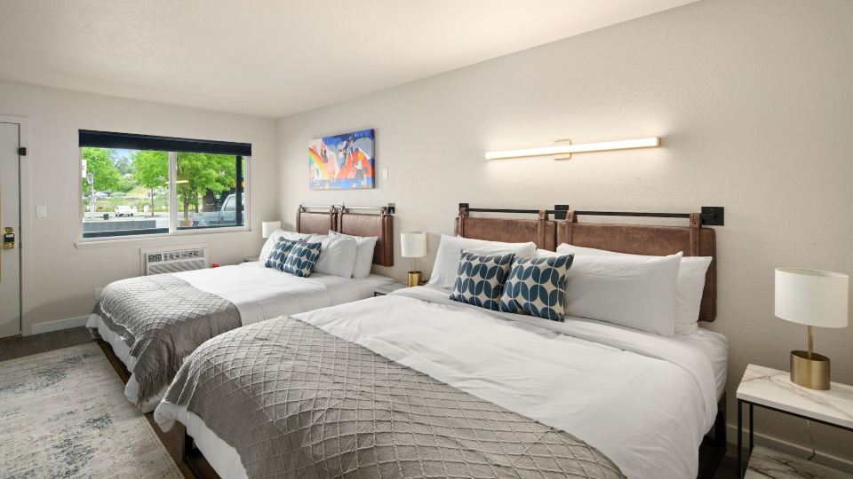 Hotel McCoy - Art, Libations, Pool Society