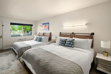 Hotel McCoy - Art, Libations, Pool Society