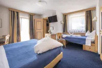 Hotel Serena Hotel dekat Santuario Di Oies