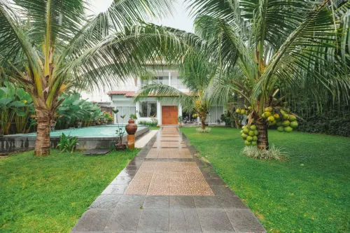 Villa Syariah Prambanan Private Swimming Pool by Simply Homy - parkir