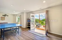 Creekside Mountain View Retreat, Hot Tub, Sleeps 14, 6 Kings, 5 Bathrooms