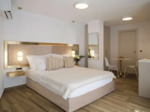 Golden Luxury Suites