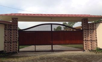 Roots Eco Home