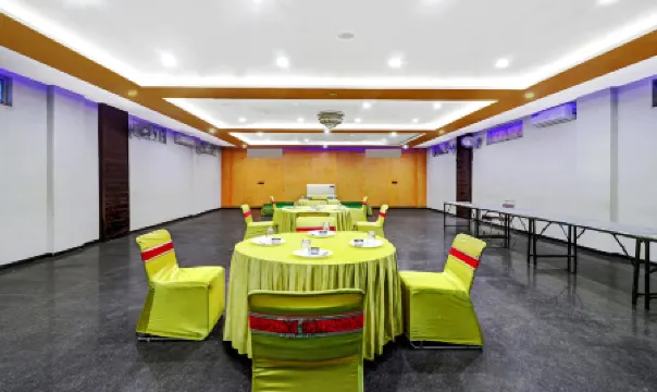 Itsy Hotels Anjali Mahal 500, Mtrs from Mathura Railway Station