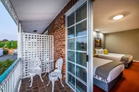 Golden Age Motor Inn - balcony
