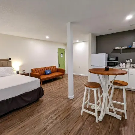 The Honey Bee Motel