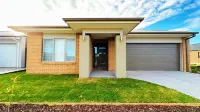 Tarneit Holiday Home Hotels near Kmart Tarneit