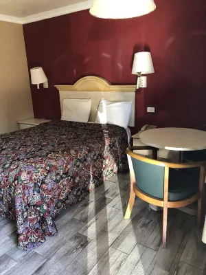 Travelers Inn فنادق في لاوندالي