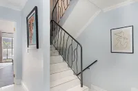 Island View 28 by Host Agents