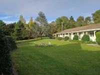 Moore Park Inn Hotel dekat University of New England