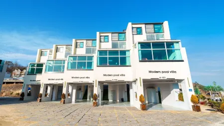 Gyeongju Modern Pool Villa Отели рядом с достопримечательностью «Gameunsa»