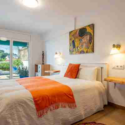 Designer Luxury Two Bedroom Apartment Rooms