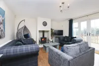 Joivy Greenknowes Lodge with Hot Tub and Wood Burning Stove