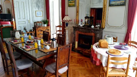 Chambres d'Hôtes les Clefs du Bonheur Отели в г. Сен-Лоран-Де-Мортье