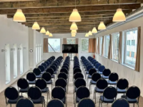 CITY酒店民宿 班斯卡－比斯特里察酒店