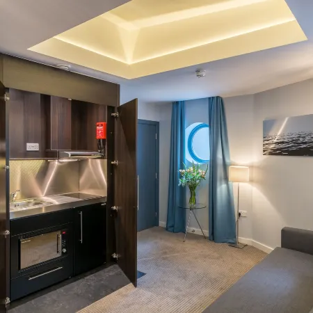 Pelican London Hotel and Residence Отели рядом с достопримечательностью «Уондсворт»