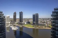 Docklands High Level 1 Bedroom Apartment with Pool by KozyGuru - Homestays