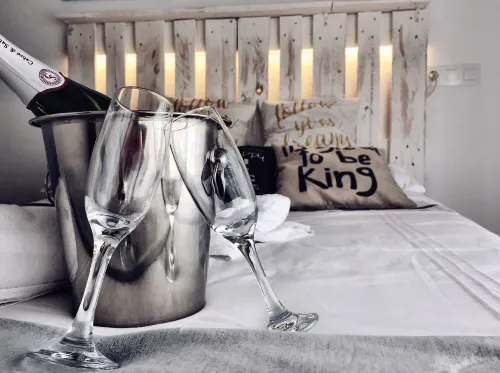 Hostal Ciempozuelos, Cerca del Parque Warner y Madrid Hotels in Chinchón