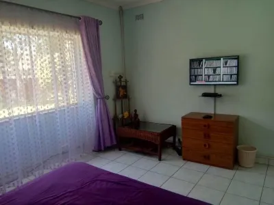 Gina's Home Hotel a 