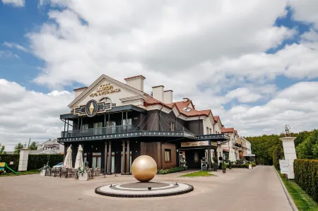 Hotel Luxor Отели в г. Ясткув