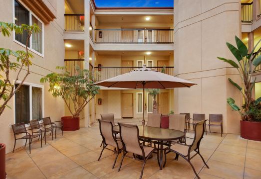 6. 데이즈 인 바이..