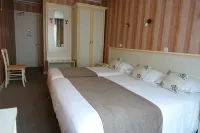 Logis Hôtel Emeraude Hotel a Chabanais