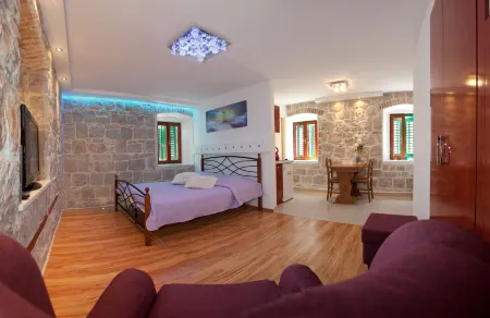 House Sandra Отели в г. Сплит