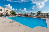 Quality Inn & Suites Hotels in Norwood
