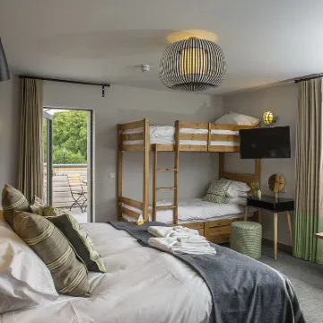 Lock Chambers, Caledonian Canal Centre Hotel berhampiran The Clansman Centre