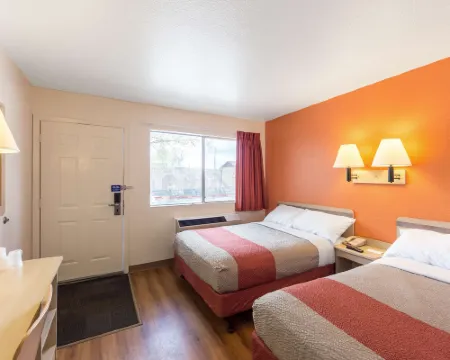 Motel 6 Klamath Falls, or Hotels in Altamont