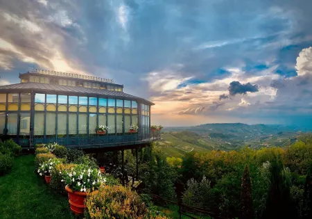 Hotel Villa Beccaris Отели в г. Монфорте-д'Альба