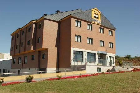 Hostal Tio Pepe II Отели в г. Foncebadon