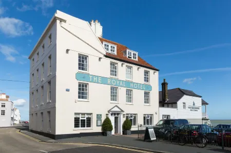 Royal Hotel Отели рядом с достопримечательностью «Sea Lark Studio»