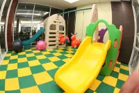 Crystal Palace Luxury Hotel Pattaya - Family