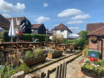 Rose and Crown B&B Hotels near The Co-operative Wadhurst