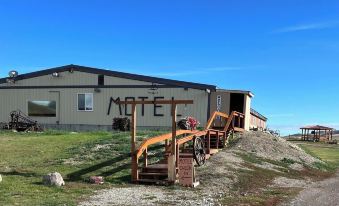 Hooks Hideaway Motel