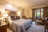 Cbh Whitley Hall Country House Hotel - parking